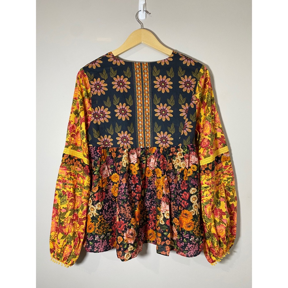 Farm Rio NWOT Vibrant Flowers Garden Lace Trim V-Neck Blouse Small Hi Low SMALL - Picture 2 of 8